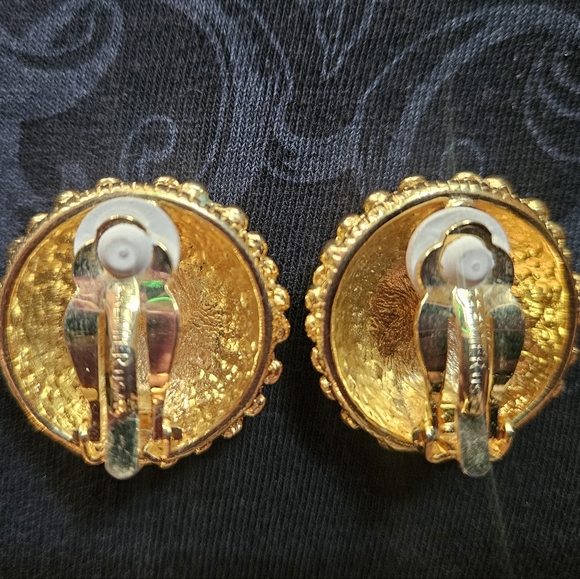 Vintage Premier USA Clip On Earrings - Picture 2 of 5